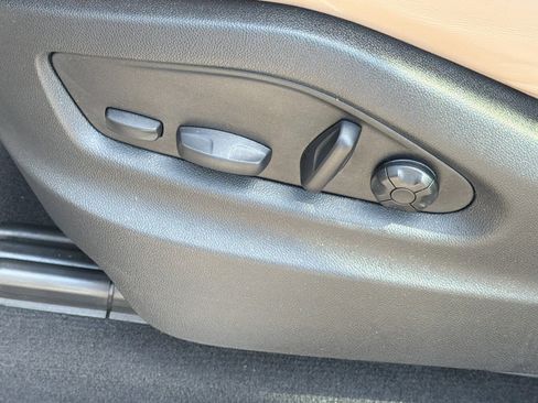 Used 2025 Porsche Cayenne Coupe image 25