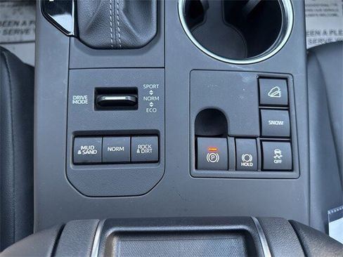 Used 2023 Toyota Highlander XLE image 31