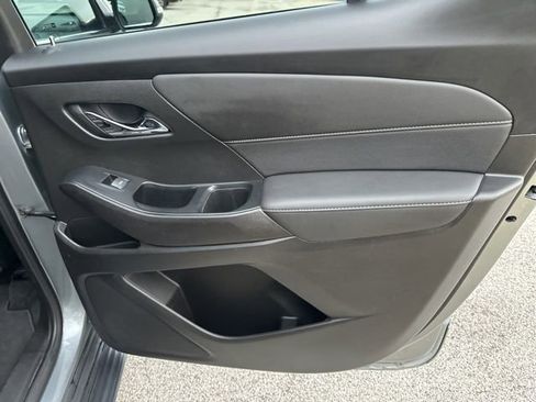 Used 2023 Chevrolet Traverse Premier image 42