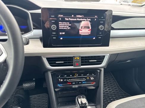 Certified 2025 Volkswagen Taos SE image 23