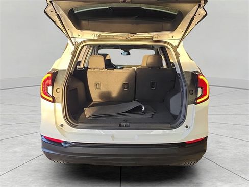 Used 2024 GMC Terrain SLE w/ Driver Convenience Package image 13