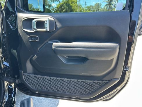Certified 2025 Jeep Wrangler Sport AWD/4WD image 28