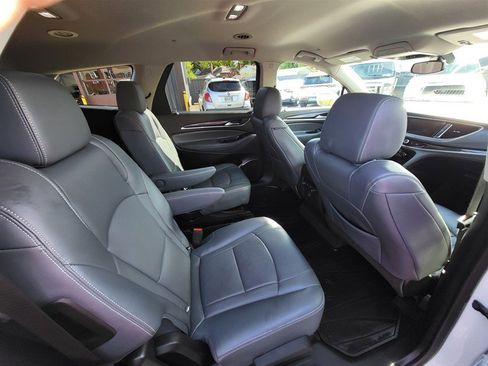 Used 2020 Buick Enclave Essence FWD image 11
