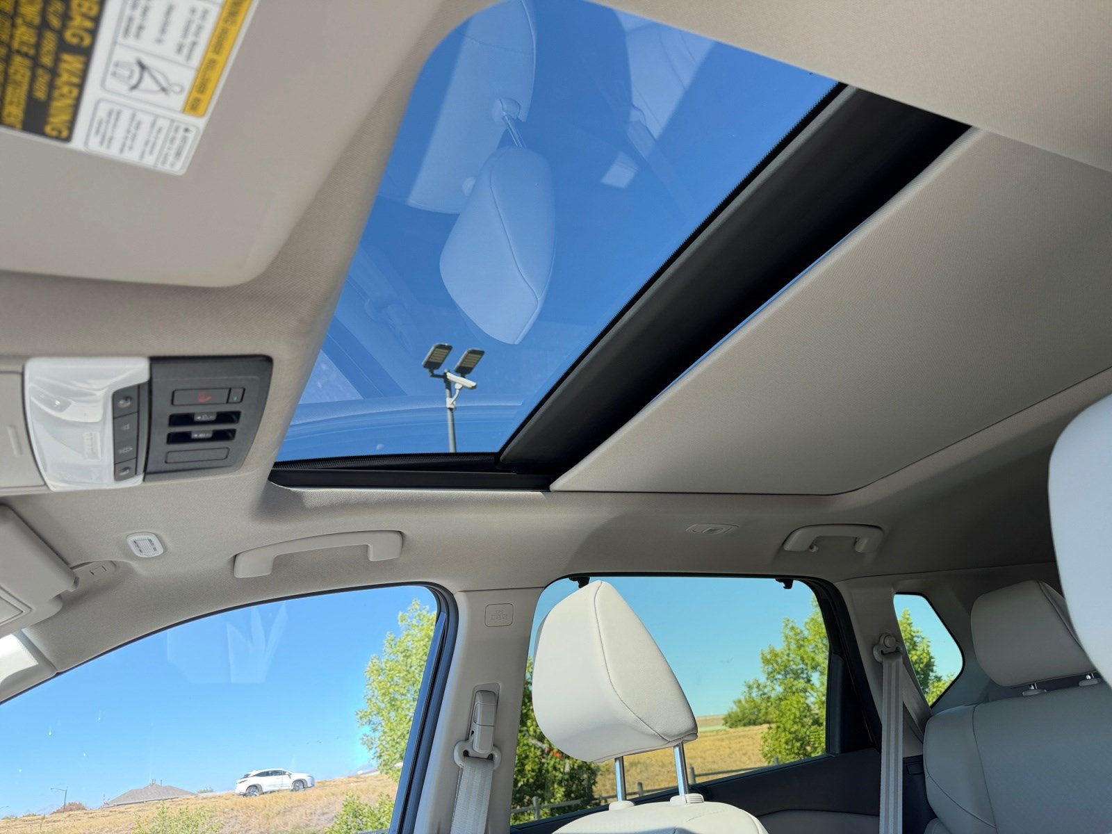 Used 2025 Nissan Rogue SV w/ SV Premium Package FWD image 31