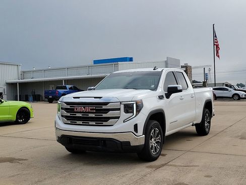Used 2025 GMC Sierra 1500 SLE w/ Preferred Package image 2