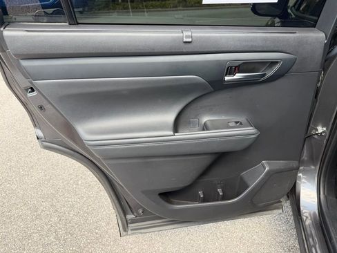 Used 2021 Toyota Highlander XSE image 15