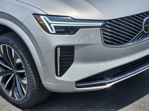 New 2025 Volvo XC90 T8 Plus w/ Protection Package Premier image 12