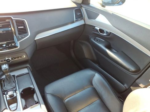 Used 2022 Volvo XC90 T5 Momentum w/ Climate Package image 19