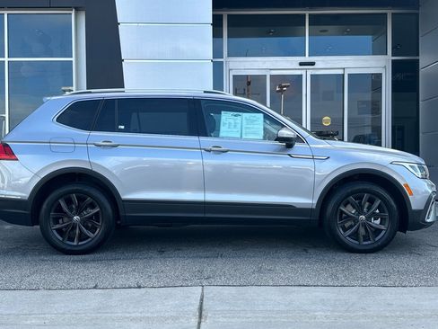 Used 2024 Volkswagen Tiguan SE image 3