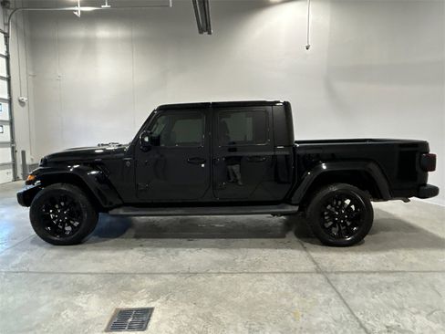 Used 2023 Jeep Gladiator Overland image 9