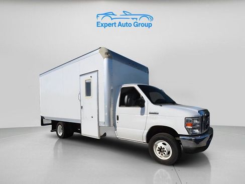 Used 2017 Ford E-450 and Econoline 450 Super Duty w/ Power Windows & Locks Group RWD image 1
