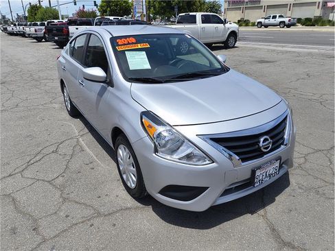 Used 2019 Nissan Versa SV FWD image 2