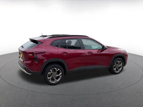 Used 2025 Chevrolet Trax LT FWD image 14