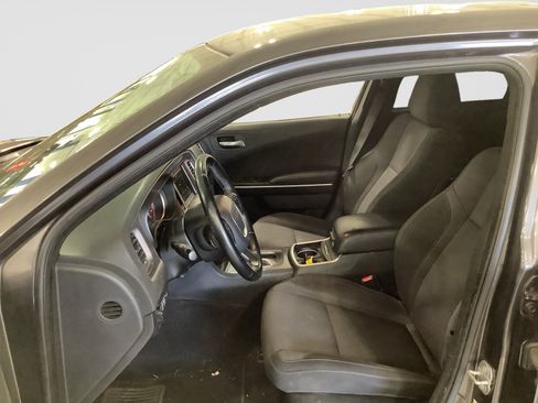 Used 2019 Dodge Charger SXT RWD image 8