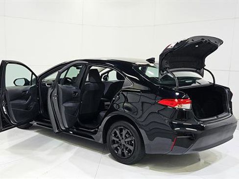Used 2025 Toyota Corolla LE FWD image 31