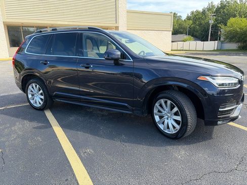 Used 2017 Volvo XC90 T6 Momentum w/ Momentum Plus Package AWD/4WD image 12