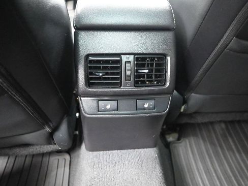 Used 2017 Subaru Outback 3.6R Limited image 32