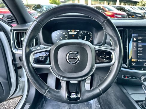 Used 2020 Volvo V60 T6 R-Design image 15