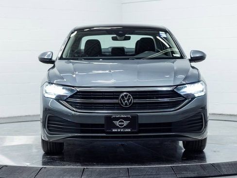 Used 2024 Volkswagen Jetta SE image 5