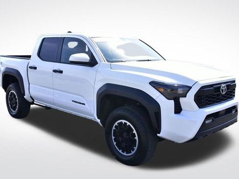 Certified 2024 Toyota Tacoma TRD Off-Road AWD/4WD image 6