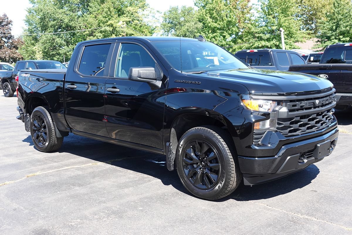 Used 2024 Chevrolet Silverado 1500 Custom AWD/4WD image 4