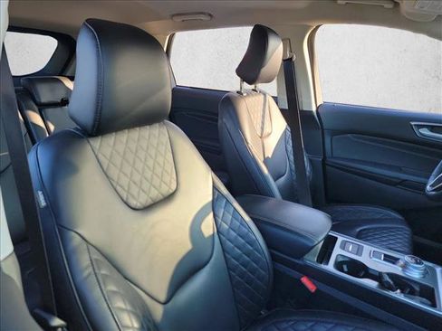 Used 2024 Ford Edge Titanium image 16
