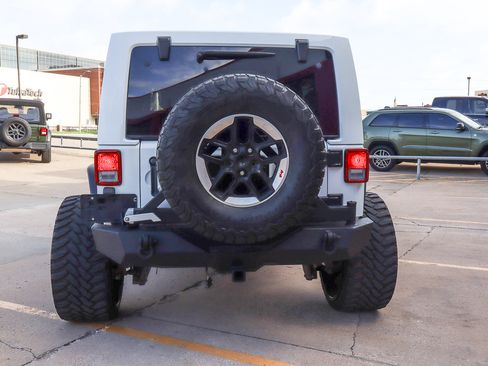 Used 2017 Jeep Wrangler Unlimited Sahara w/ Connectivity Group image 13