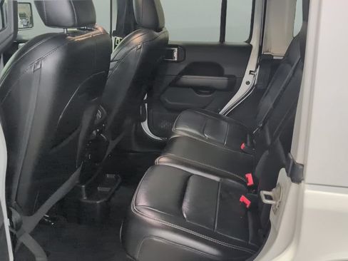 Used 2020 Jeep Wrangler Unlimited Sahara w/ Uconnect 4C Nav & Sound Group AWD/4WD image 19