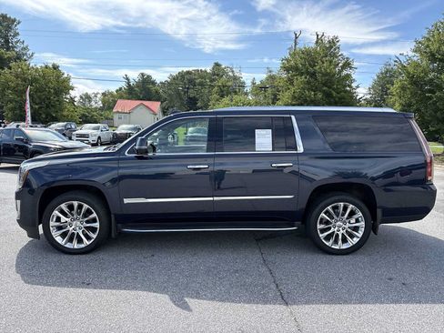 Used 2019 Cadillac Escalade ESV Luxury AWD/4WD image 9