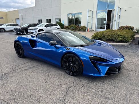Used 2023 McLaren Artura RWD image 7