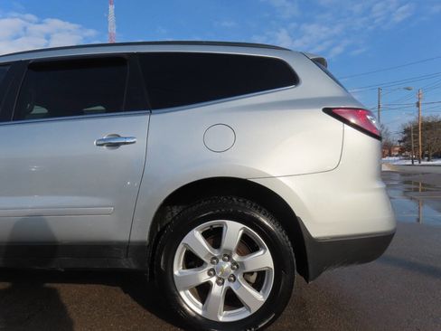 Used 2017 Chevrolet Traverse LT w/ Style and Technology Package image 27