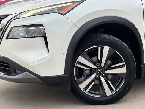 Used 2022 Nissan Rogue SL w/ SL Premium Package image 3