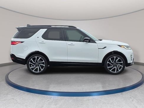 Used 2025 Land Rover Discovery Metropolitan Edition AWD/4WD image 4