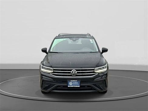 Certified 2022 Volkswagen Tiguan SE w/ Panoramic Sunroof Package image 2