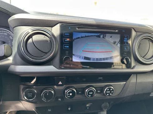 Used 2017 Toyota Tacoma TRD Sport w/ Tow Package (A/T) image 8