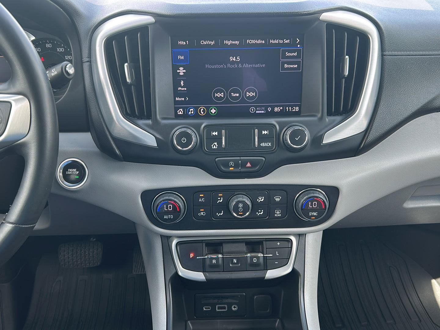 Used 2023 GMC Terrain SLT w/ Tech Package FWD image 13