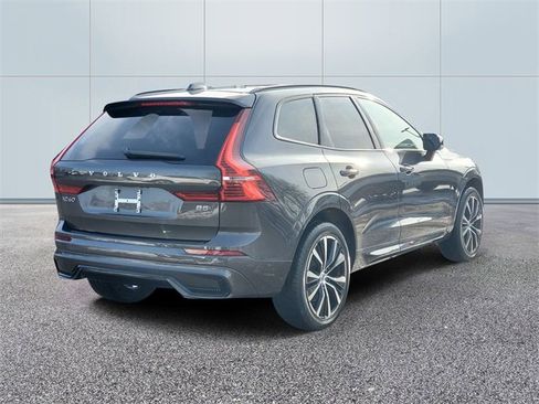 Certified 2025 Volvo XC60 B5 Plus image 4