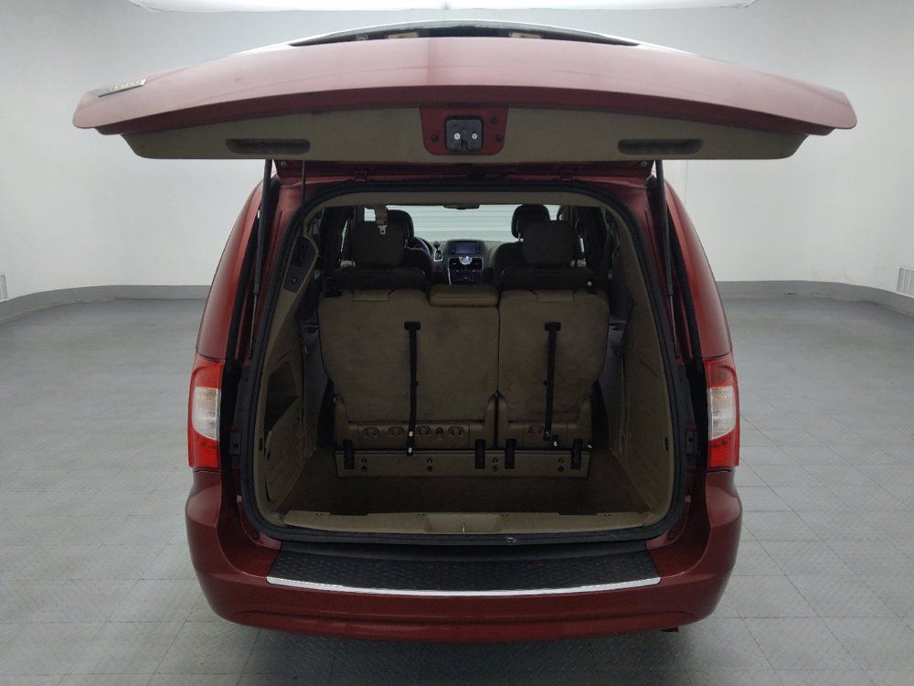 Used 2016 Chrysler Town & Country Touring FWD image 29