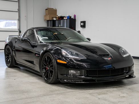 Used 2013 Chevrolet Corvette Z06 w/ 3LZ Preferred Equipment Group RWD image 3
