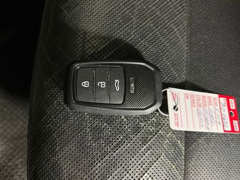 Used 2019 GMC Acadia SLT FWD image 25