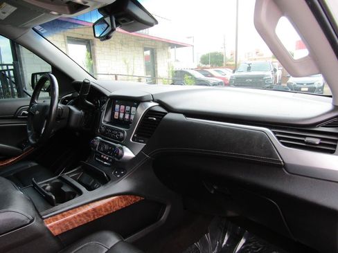Used 2016 Chevrolet Suburban LTZ RWD image 18