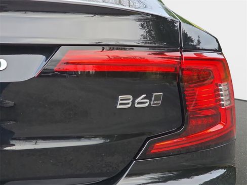 Used 2022 Volvo S90 B6 Momentum w/ Advanced Package image 39