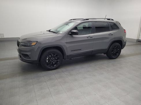 Used 2023 Jeep Cherokee Altitude Lux image 2