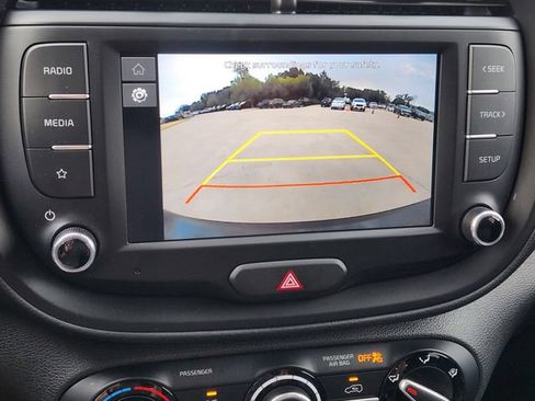 Certified 2025 Kia Soul LX w/ LX Technology Package FWD image 18
