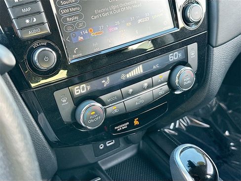 Used 2020 Nissan Rogue SL image 15