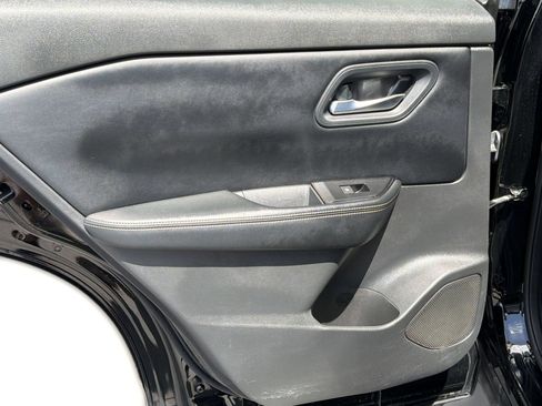 Used 2025 Nissan Rogue SV FWD image 32