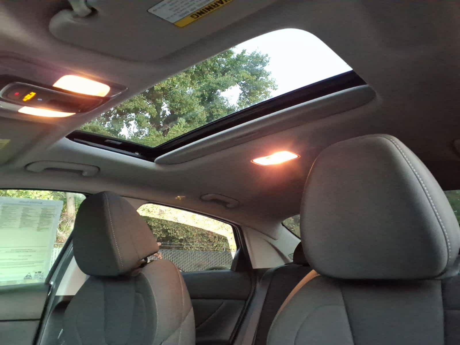 Used 2022 Hyundai Elantra SEL w/ Convenience + Premium Package FWD image 15