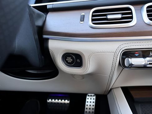 New 2026 Mercedes-Benz GLS 450 4MATIC image 31
