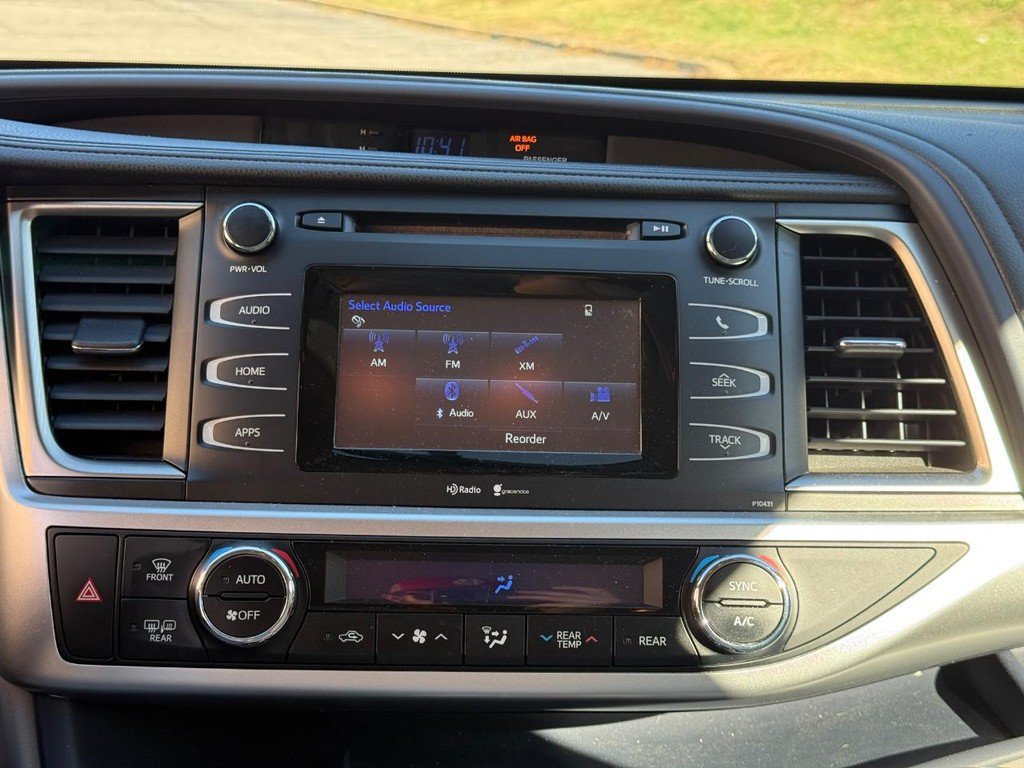 Used 2015 Toyota Highlander Plus AWD/4WD image 14