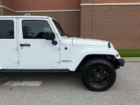 Used 2017 Jeep Wrangler Unlimited Sahara AWD/4WD image 19